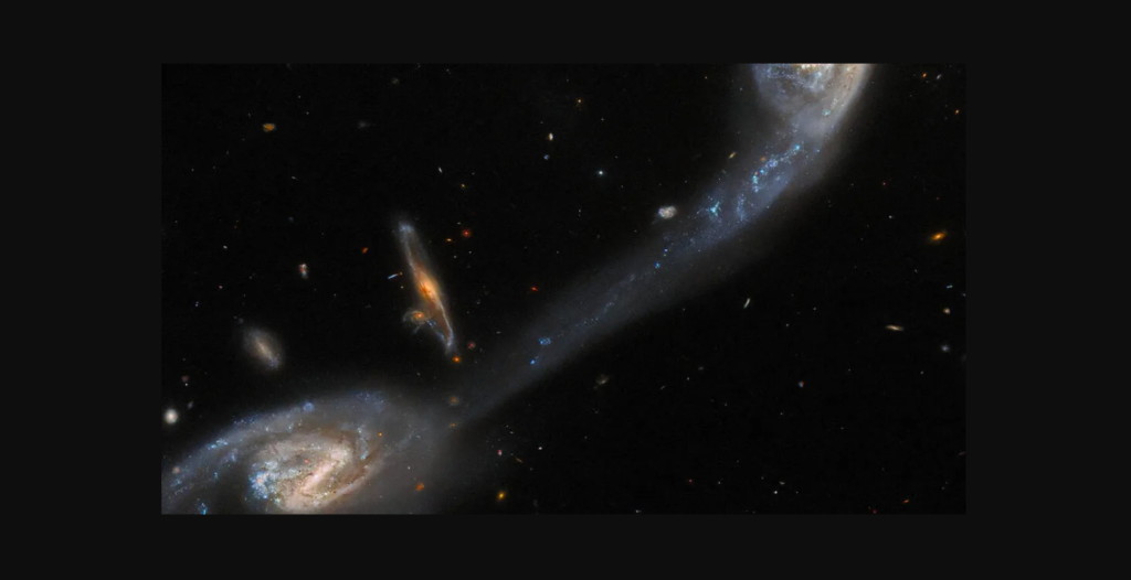 Hubble i NASA ka fotografuar pamje të mahnitshme të “Urës ndërgalaktikore”