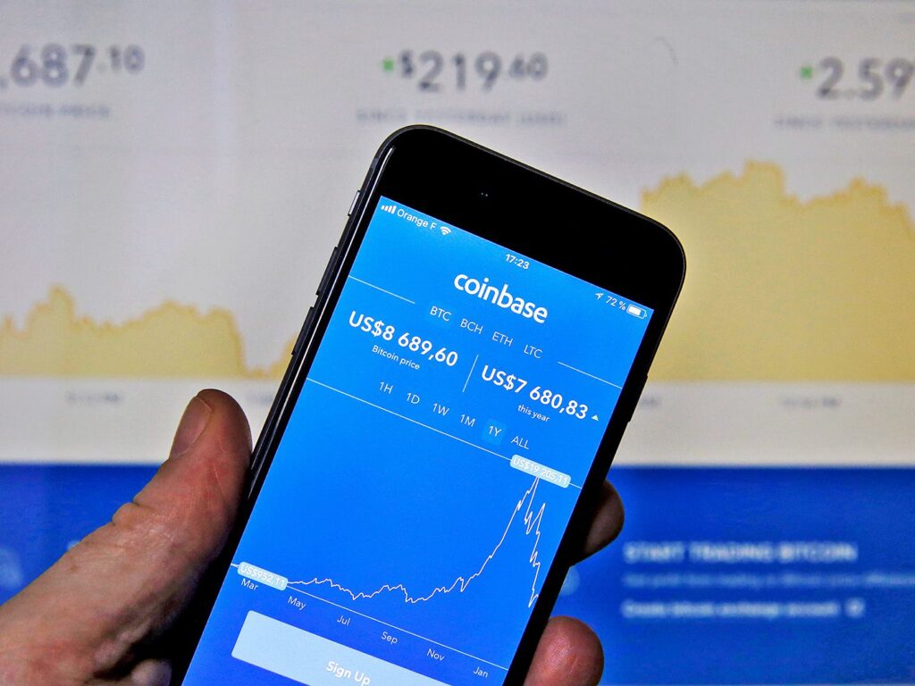 Coinbase thotë se Apple i ka detyruar të largojnë transferat e NFT nga portofoli i iOS