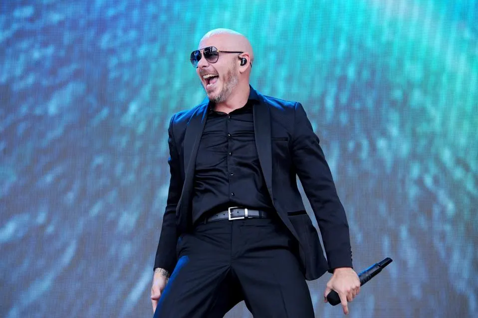 pitbull uses blackberry