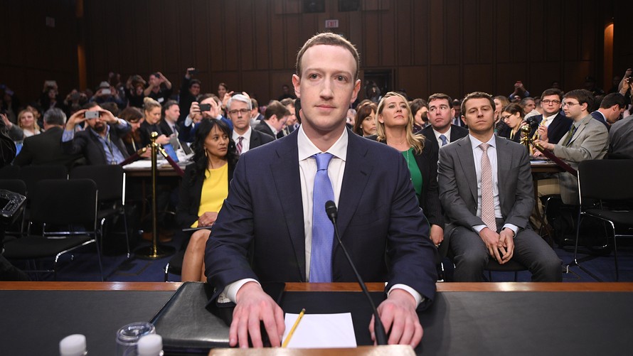A duhet fshirë Facebook-u? Flet eksperti që ka analizuar ‘lëvizjet’ e Zuckerberg prej më shumë se një dekade Mark Zuckerberg in court