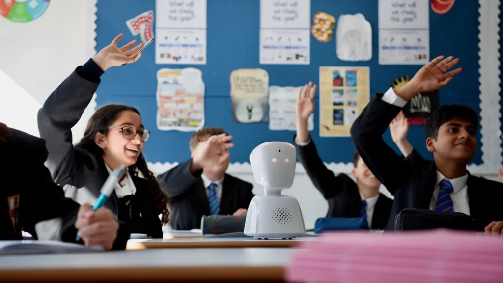 Ky robot i vogël po ndihmon fëmijët e sëmurë të shkojnë në shkollë