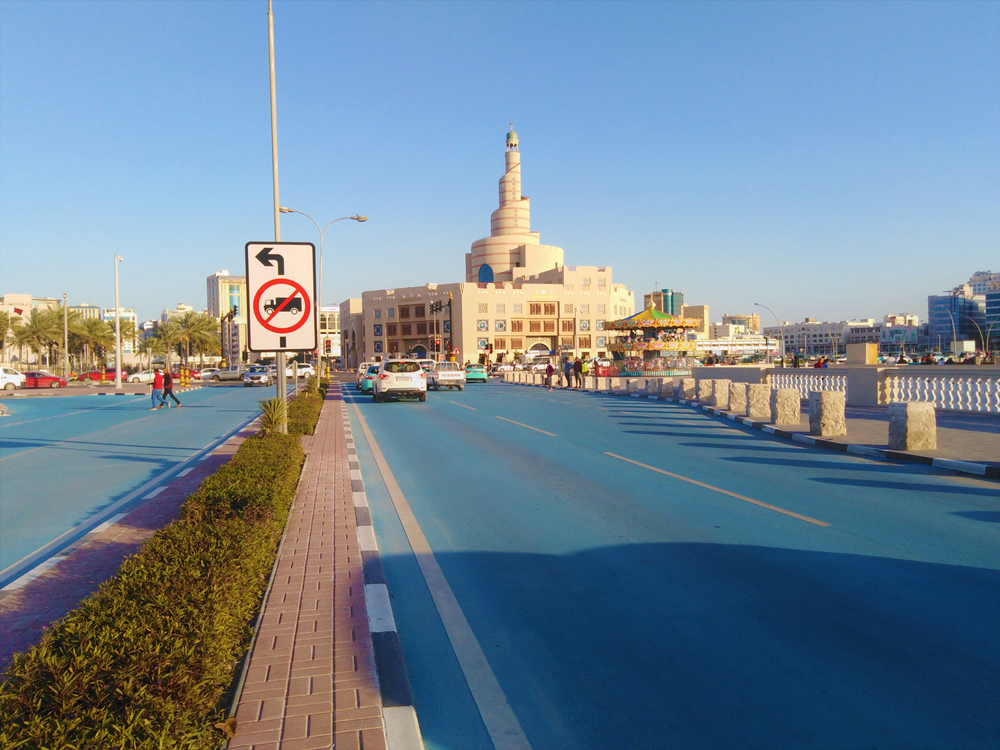 Katar po teston “rrugët blu” në Doha për të luftuar nxehtësinë urbane