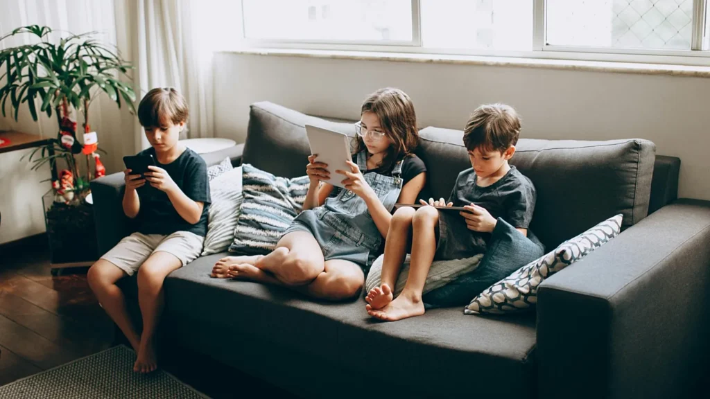 Ndalimi i mediave sociale në Australi: Si po gjejnë fëmijët mënyra për ta anashkaluar