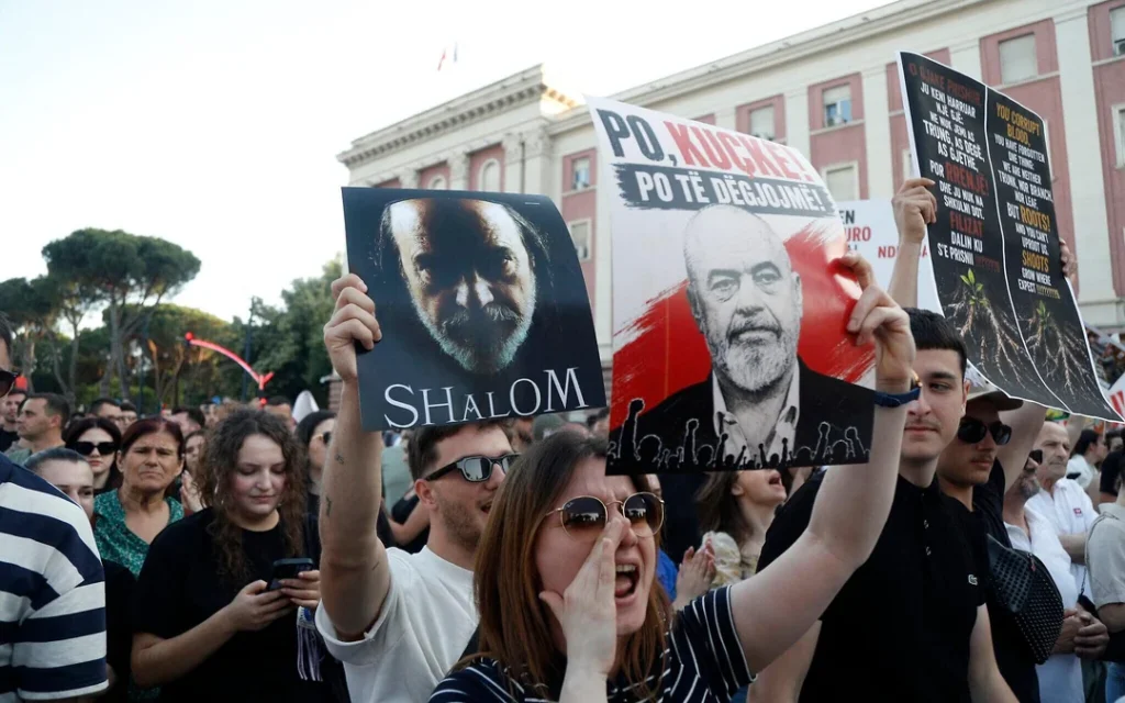 Protesta e GenZ: Si rrjetet sociale po i japin zë zemërimit të të rinjve kundër shitjes së Shqipërisë