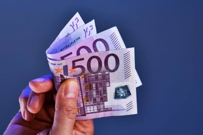 Euro do të ndryshojë pamje: Qytetarët e BE-së do të zgjedhin dizajnin e ri të kartëmonedhave