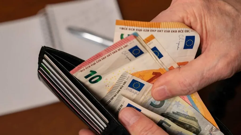 Punët më të paguara në Shqipëri për 2025, nga institucionet ndërkombëtare te bankat dhe IT