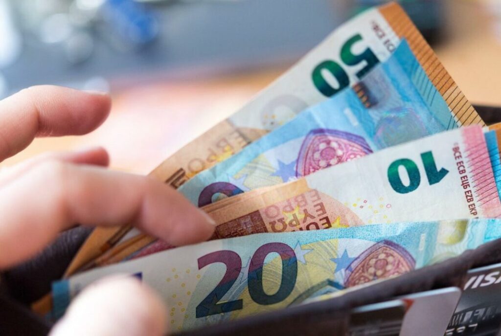 Lamtumirë LEK? Shqipëria nis zyrtarisht përgatitjet ligjore për adoptimin e monedhës EURO euro