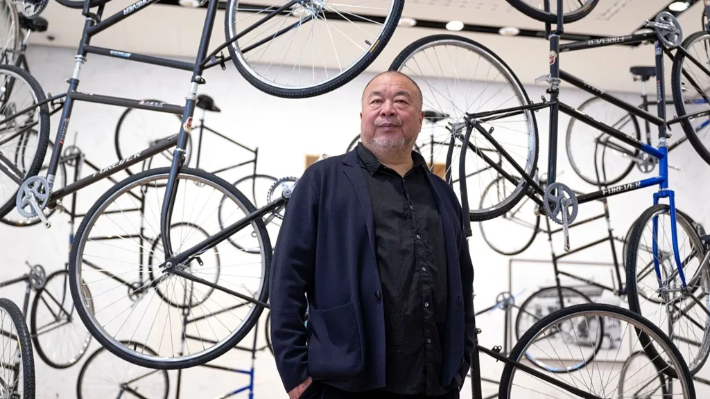 Ai Weiwei paralajmëron për rreziqet e AI: “Po humbasim privatësinë dhe bashkë me të, individualitetin”